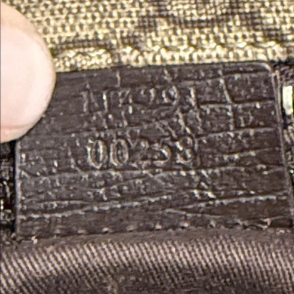 Gucci Supreme Camera Crossbody Bag - Picture 13 of 15